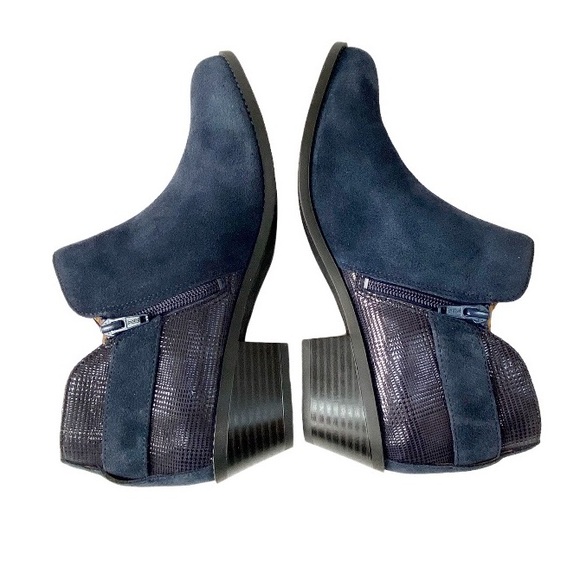 VIONIC Ama Blue Suede Round Toe Ankle Booties Water Resistant 9-1/2 Medium - Picture 8 of 12